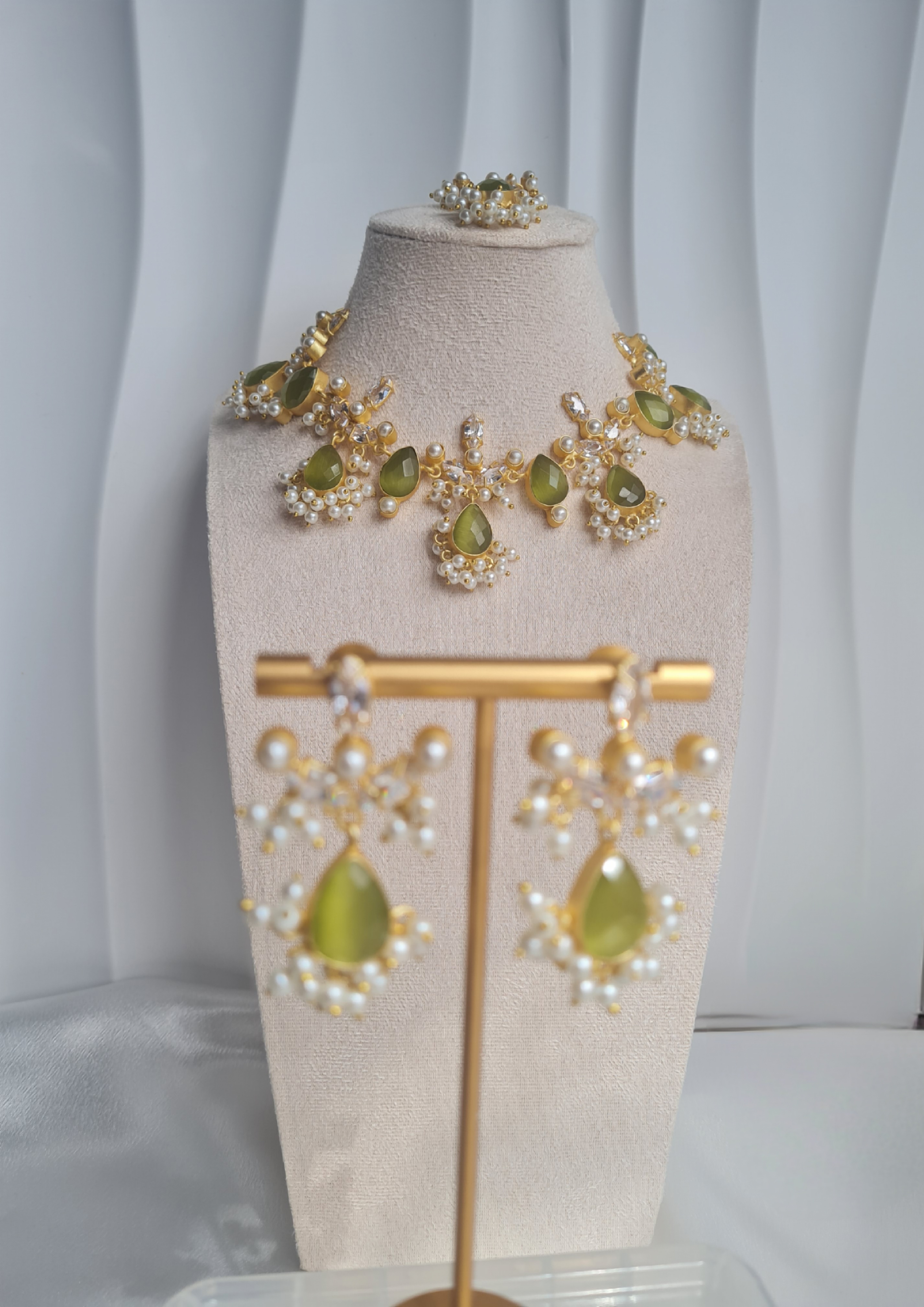 Naavi Jewels — green peridot jewellery set